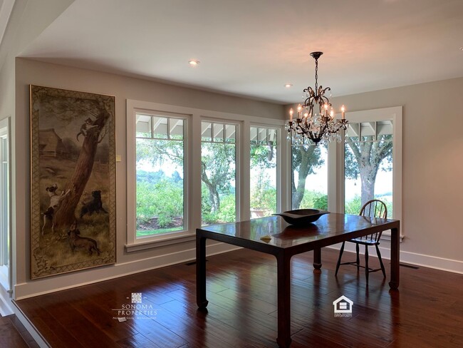 Building Photo - Stunning 3BD/2.5BA Home with Breathtaking ...