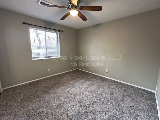 Building Photo - 403a Woodhenge