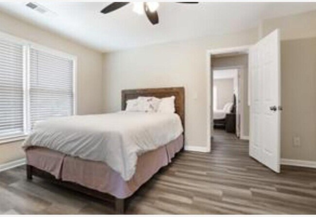 Building Photo - 590 Sweet Stream Trace