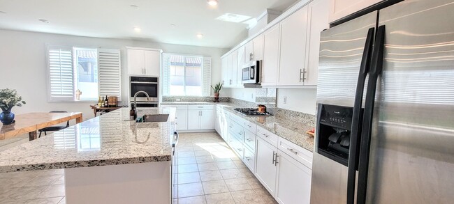 Building Photo - Gorgeous New Lennar Home - Lots of Upgrade...