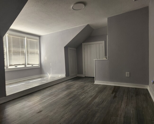 Building Photo - 209 N Adams St
