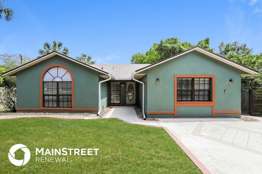 Primary Photo - 231 Lago Vista St