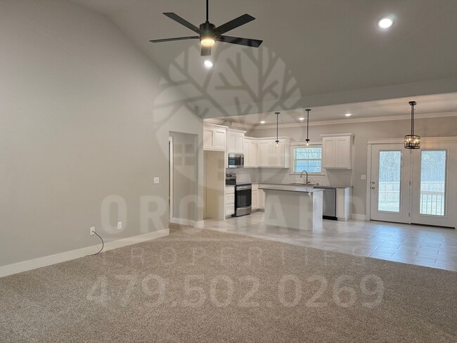Building Photo - Single-Family Home- 2 Bed/2 Bath w/Hobby R...