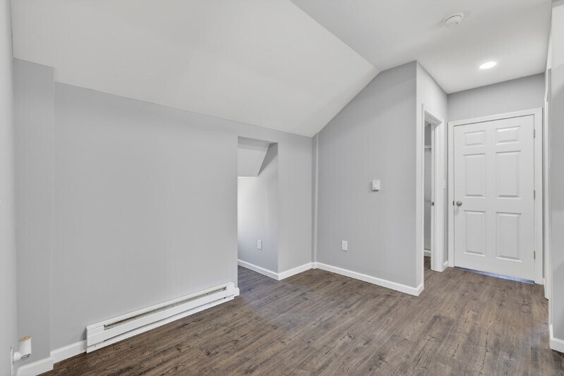 Building Photo - 158 Cliff St