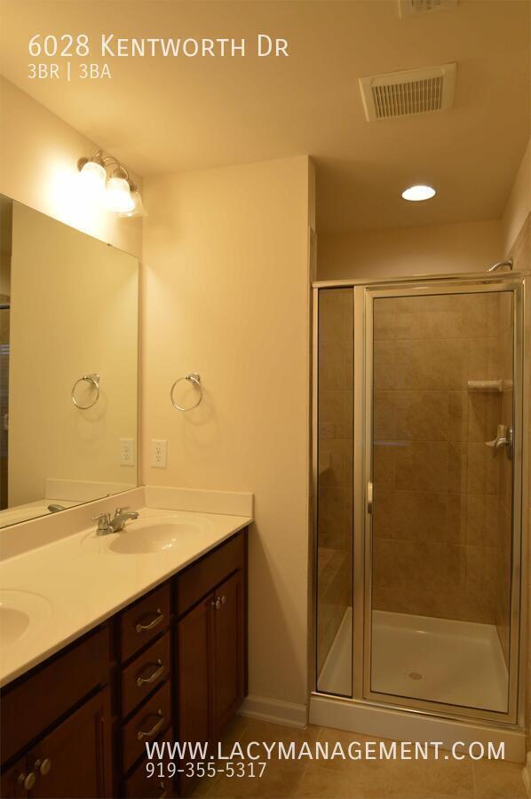 Building Photo - 6028 Kentworth Dr