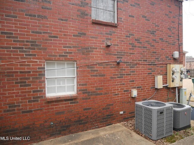 Building Photo - 8061 Martha Ann Ln