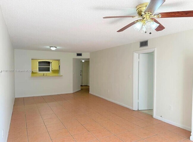 Building Photo - 1630 W 46th St