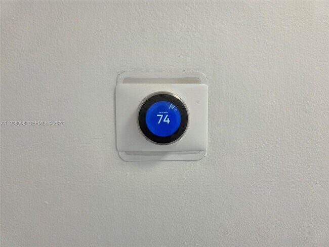 Building Photo - 1000 West Ave