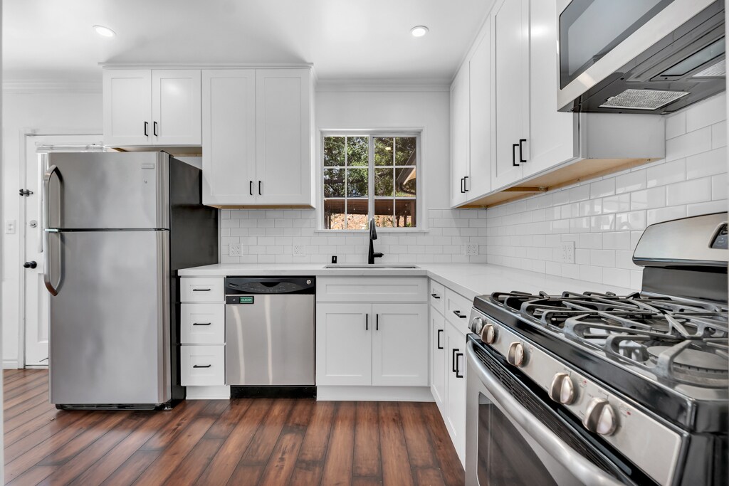 Building Photo - 5125 Canoga Ave