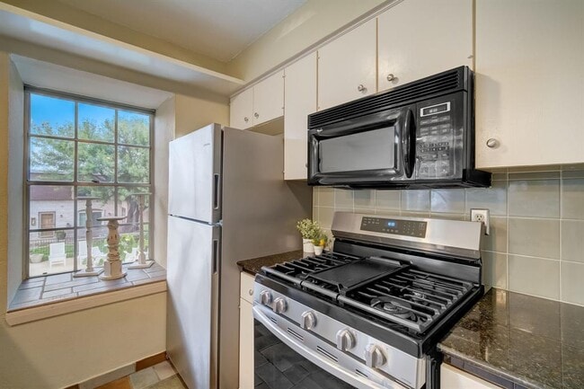 Building Photo - 7801 Shoal Creek Blvd