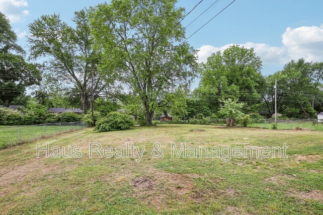 Building Photo - 144 Airport Rd