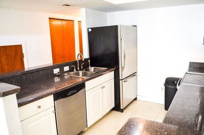 Building Photo - C2508  Bldg I  Unit 50 Grantwood