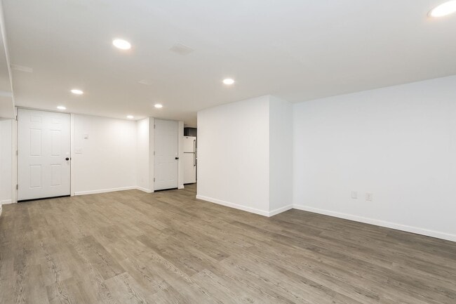 Building Photo - 400 W Bridge St