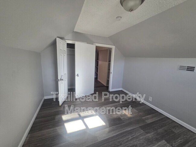 Building Photo - 5911 Cypress Pl