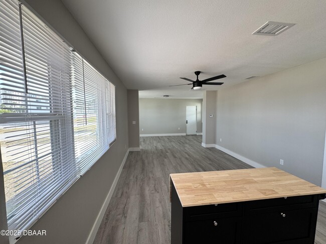 Building Photo - 127 Moore Ave