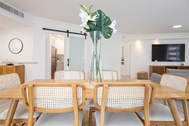 Building Photo - 5161 Collins Ave