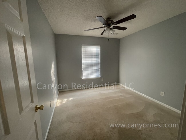 Building Photo - Beautiful 3b Room!Move in ready!