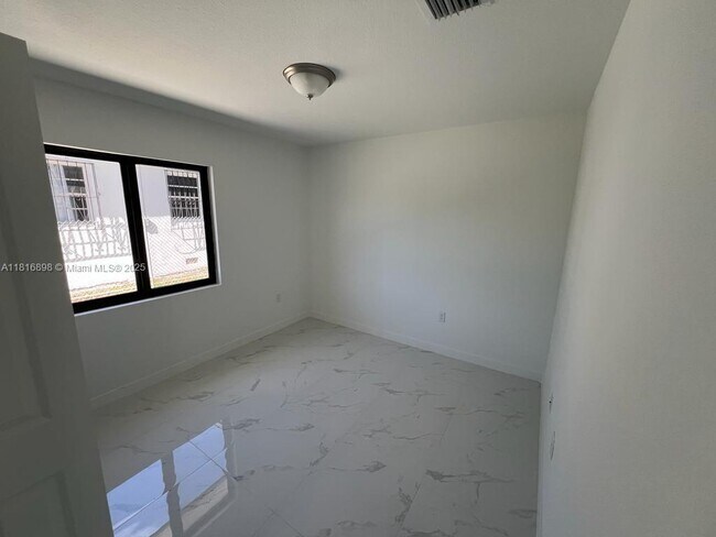Building Photo - 901 NW 99th St