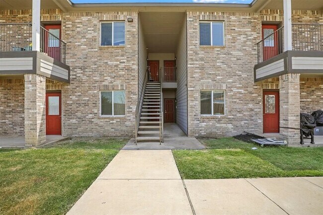 Building Photo - 512 E Hazelwood St