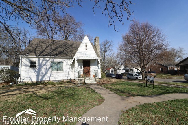 Building Photo - 823 N 8th St