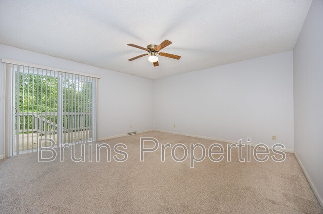 Building Photo - 229 Creekwood Dr