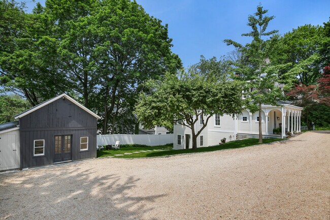 Building Photo - 66 Seminary St
