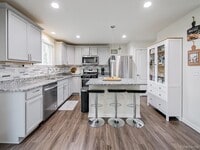 Building Photo - 8640 Quincy Dr