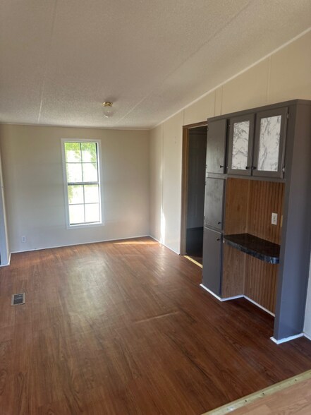 Building Photo - 237 Crescent Creek Ln