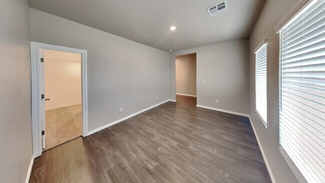 Building Photo - Very Nice 4 Bedroom 2 1/2 Bath in Yukon Schools + an office + bonus room