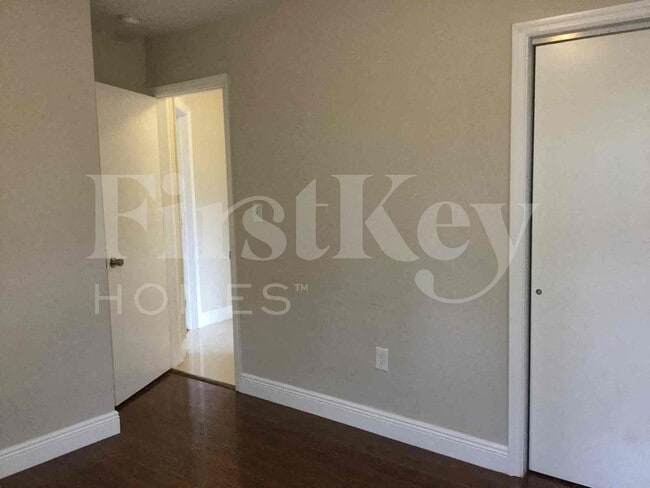 Building Photo - 1785 SW 43rd Ave