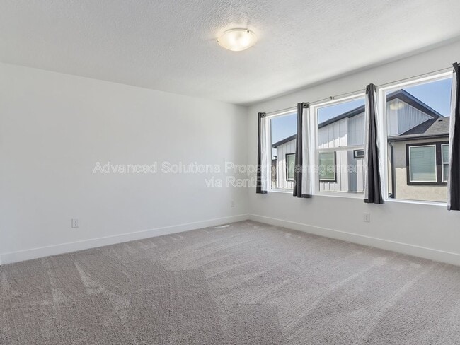 Building Photo - 142 Amboise Ct