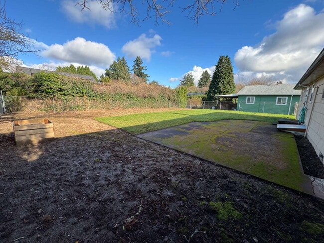 Building Photo - 3 Bedroom / 1 Bathroom Single Level Portland Home