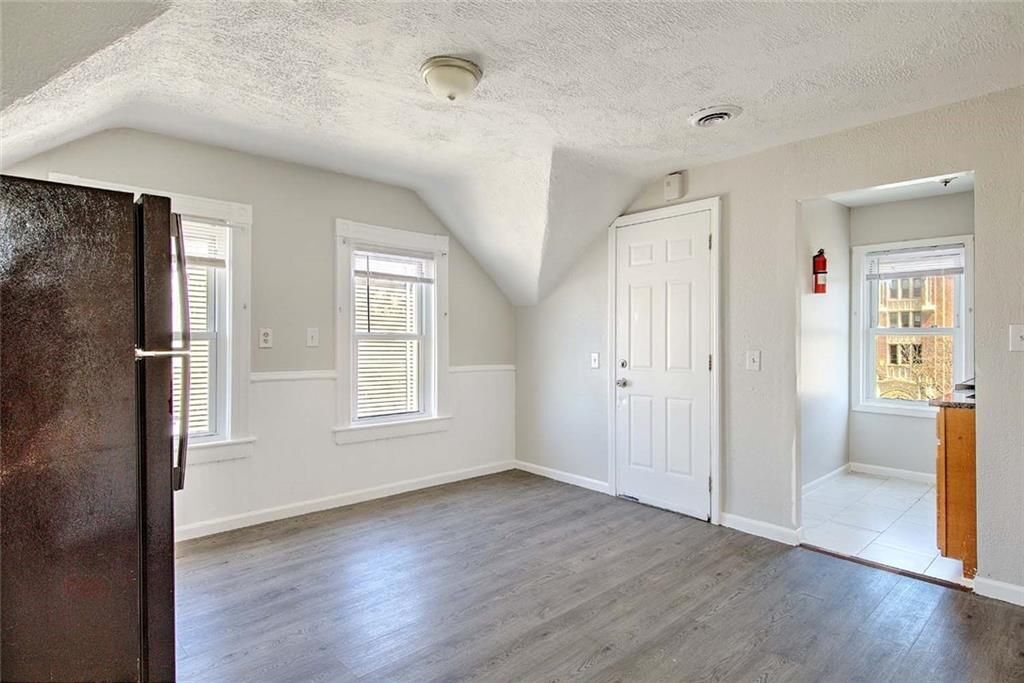 Building Photo - 24 Ida St