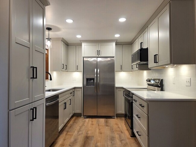 Building Photo - 8532 NE Russell St