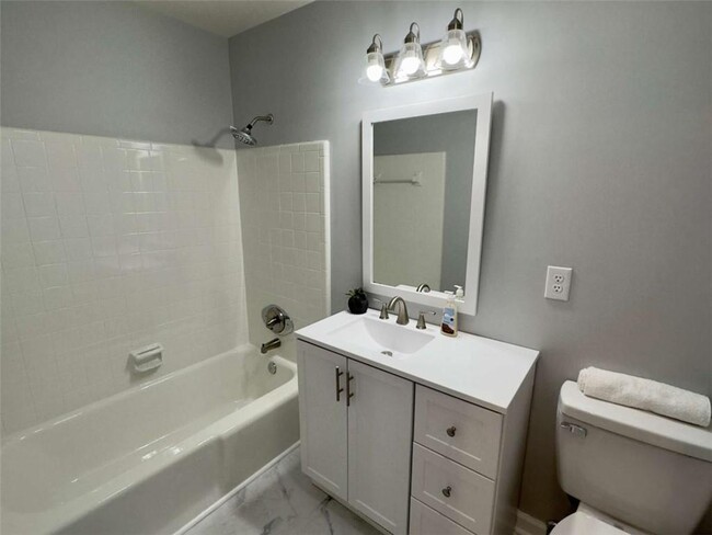 Building Photo - 6 Westlyn Dr