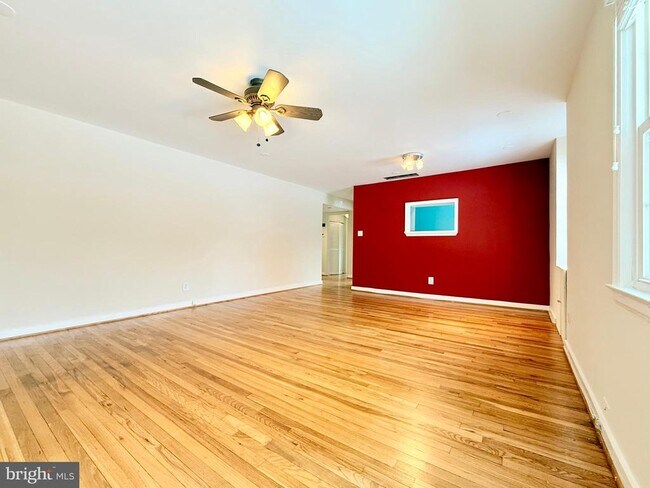 Building Photo - 2205 Washington Ave