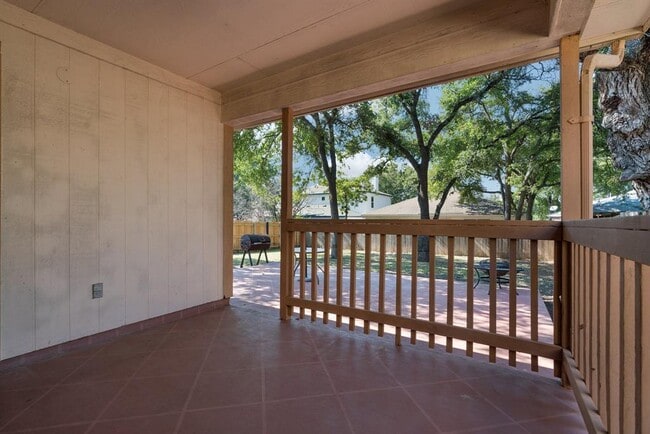 Building Photo - 2100 Desco Dr