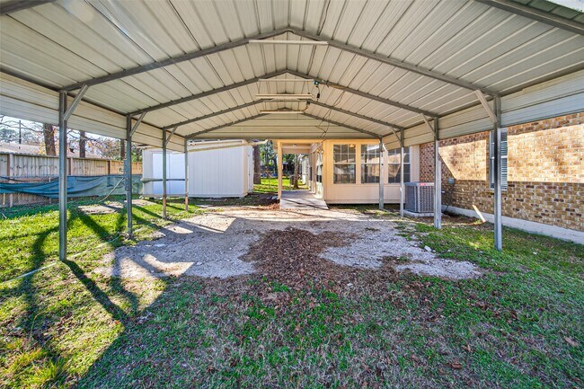 Building Photo - 210 N Shirley Ln