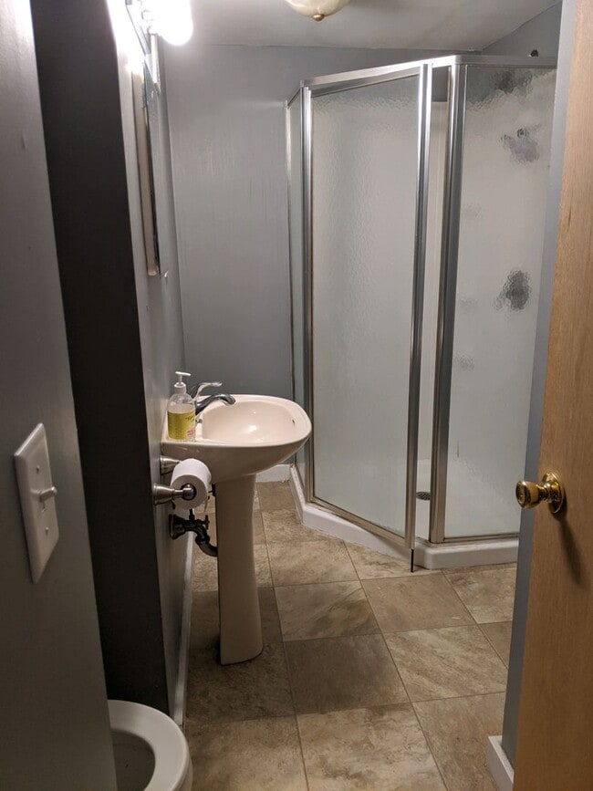 Building Photo - 3 bedroom home