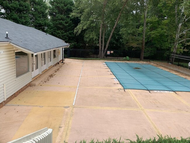 Building Photo - MAY 2025 RENT FREE--LOCATED NEAR CRABTREE-...