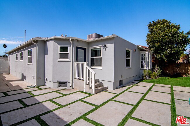 Building Photo - 326 N Vista St