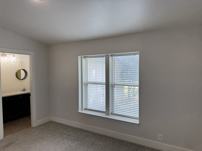 Building Photo - 3171 Horse Thief Dr