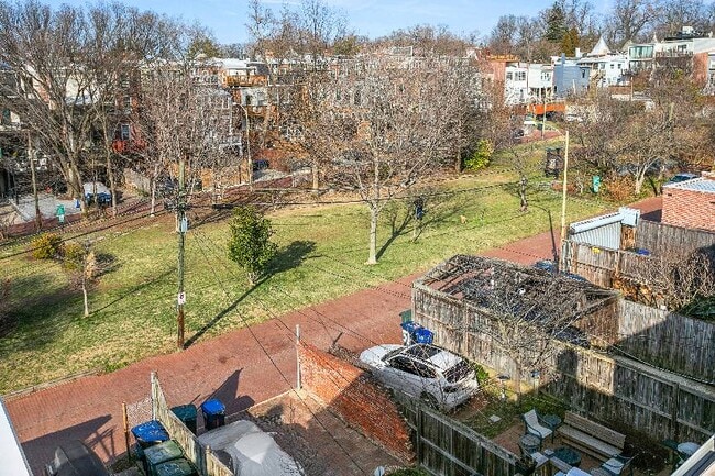 Building Photo - Stunning historic new renovated Townhome