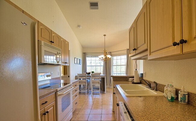 Building Photo - Annual Unfurnished 2 Bedroom 2 Bathroom Second Floor Condo in Casa Del Lago!