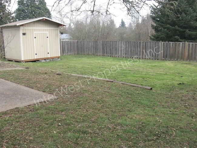 Building Photo - 3 Bed 2 Bath Beaverton Home with big backyard, storage shed, A/C and fireplace!!