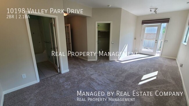 Building Photo - 10198 Valley Park Dr
