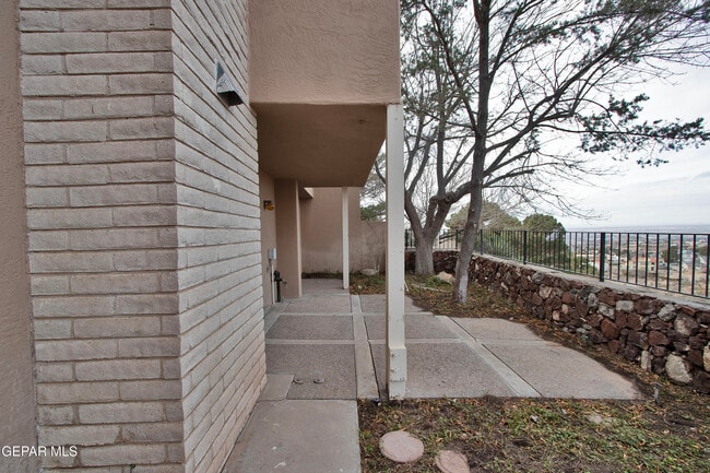 Building Photo - 5711 Mira Grande Dr