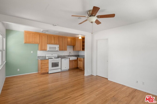 Building Photo - 2233 Laverna Ave