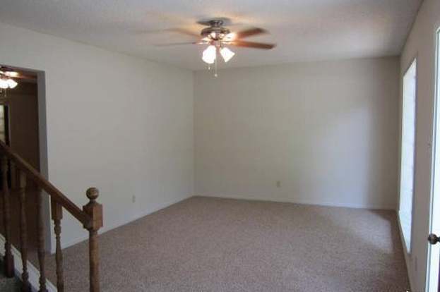 Building Photo - 833 Timber Dr