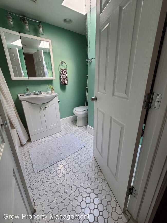 Building Photo - 2 br, 1.5 bath House - 929 Sigel Street